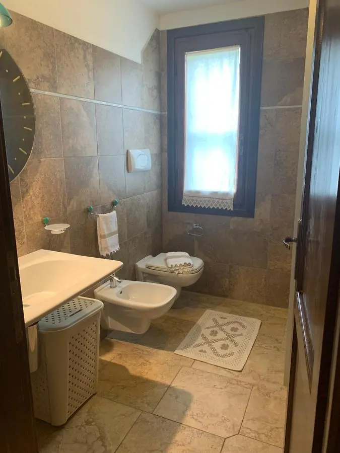 בית הארחה אורוסיי 	Casa Nerelie'S 0*,