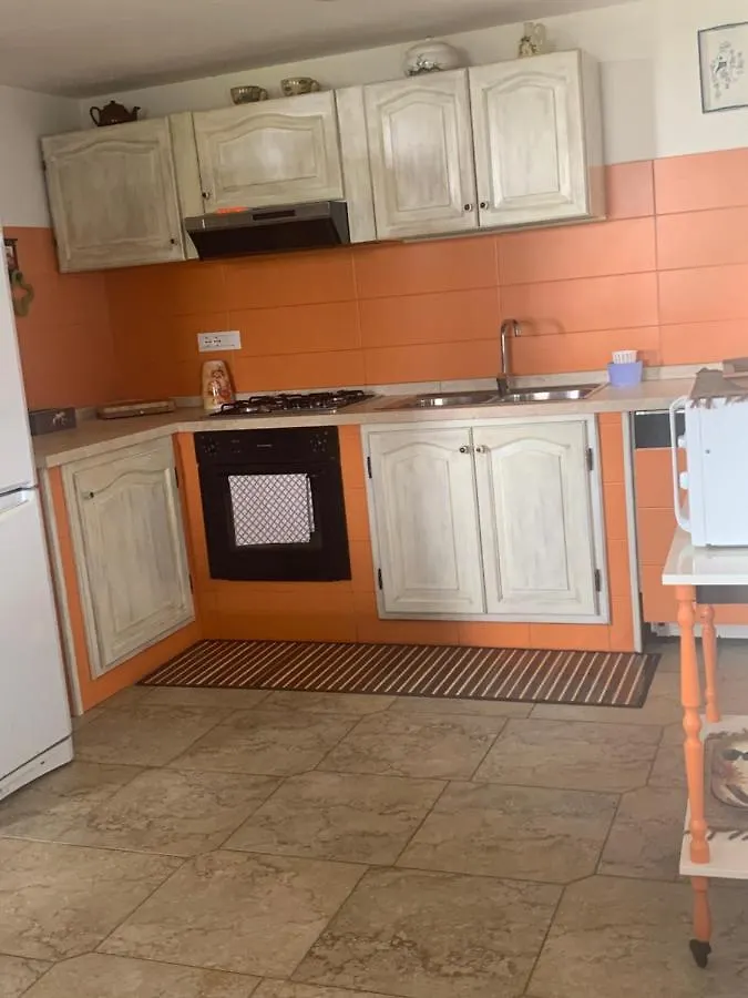 בית כפרי בית הארחה אורוסיי 	Casa Nerelie'S